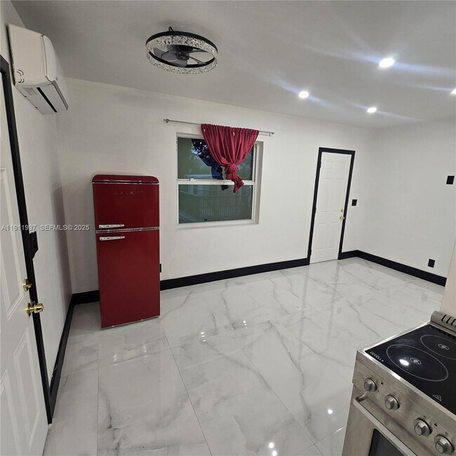 Foto del edificio - 77 NW 51st St