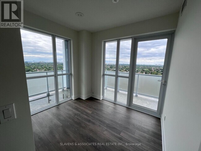 Photo du bâtiment - 188 Fairview Mall Dr