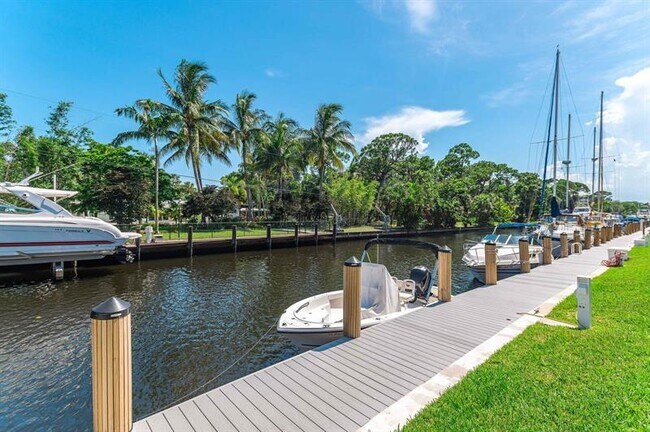 Building Photo - 1000 River Reach Dr