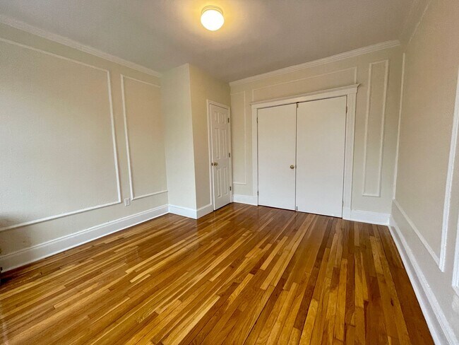 Foto del edificio - NO BROKER FEE!   BRIGHTON 2 BED ALONG GREEN LINE WITH DISHWASHER, HT HW INCLUDED