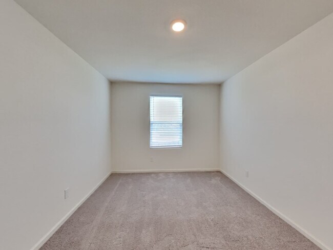Foto del edificio - 13515 Kinsman Road