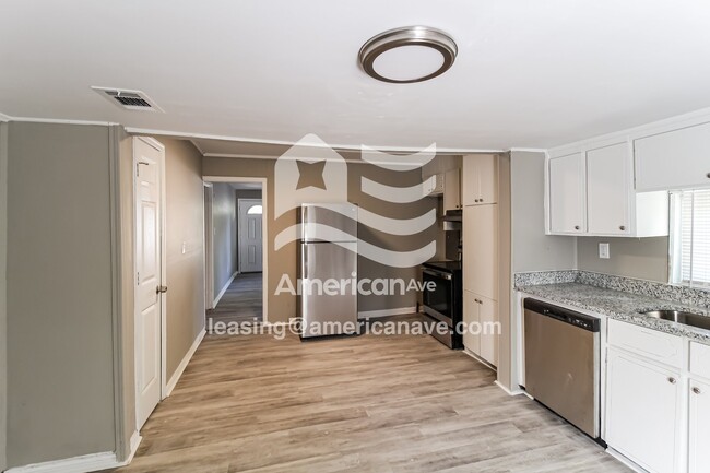 Building Photo - 1211 Laura Ave