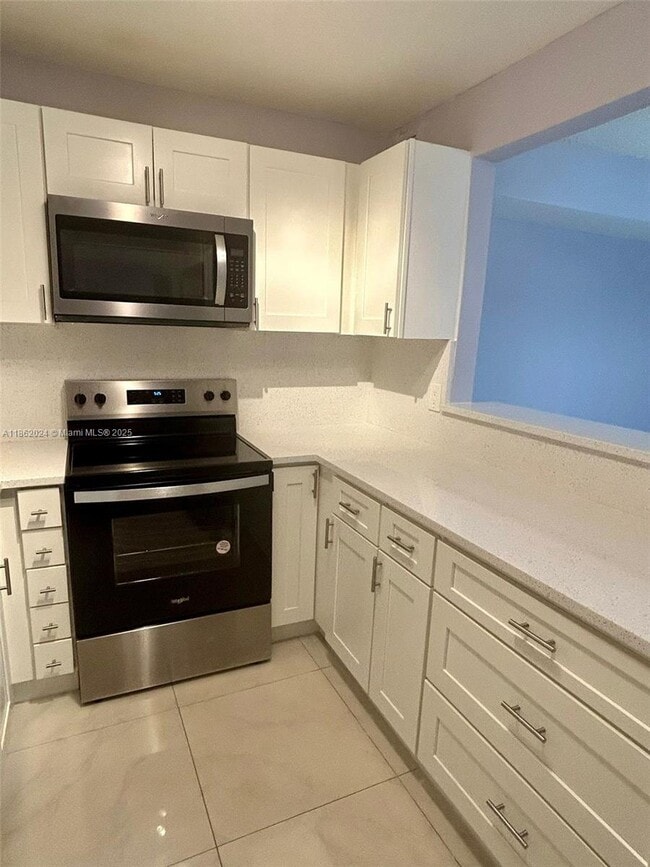 Building Photo - 394 N Laurel Dr