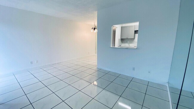 Foto del edificio - 600 Village Green Ct