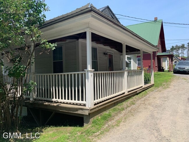 Building Photo - 2 br, 1 bath House - 491 Maple St