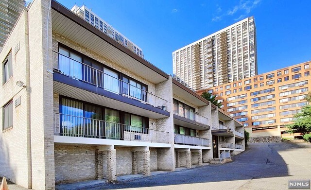 Foto del edificio - 18 Massa Ln