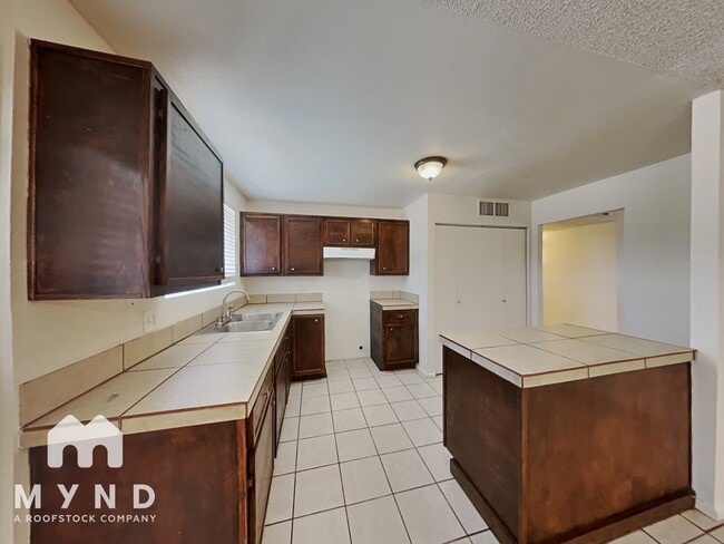 Building Photo - 5619 N 61st Cir