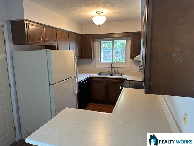Building Photo - Charming 4 Bed Home