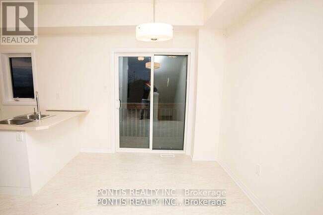 Building Photo - 84 Fieldridge Cres