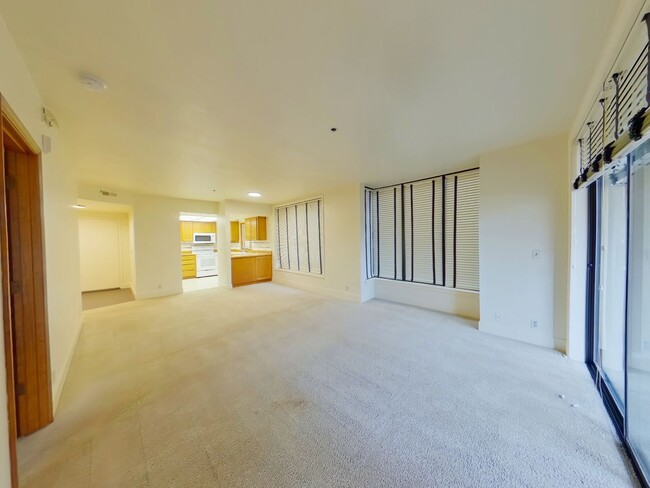 Building Photo - 2 Bedroom Condo In Fantastic Location!