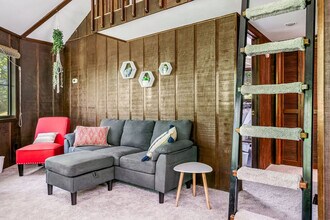 Building Photo - 325 Poplar Hill Ln