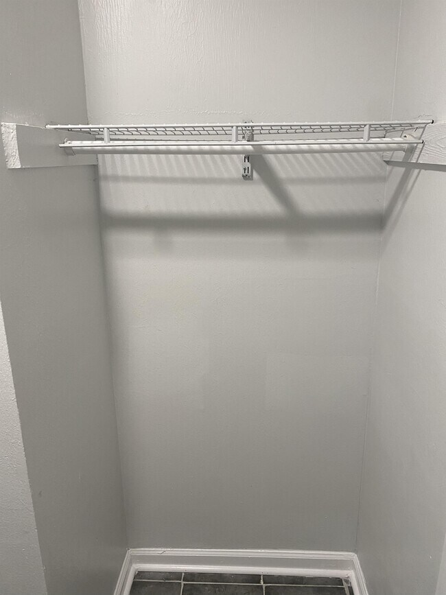 Foto del edificio - 213 Camelot Dr