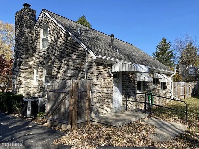 Building Photo - 3 br, 1 bath House - 1802 Beacon Hill Road