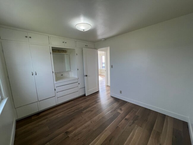 Building Photo - LSCON964