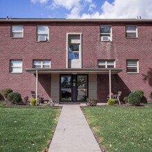 Building Photo - 40 Clover Dr