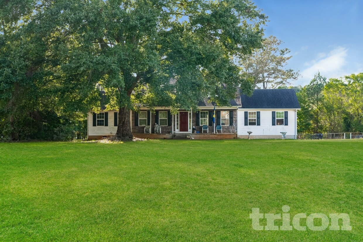 Primary Photo - 202 Larson Ln