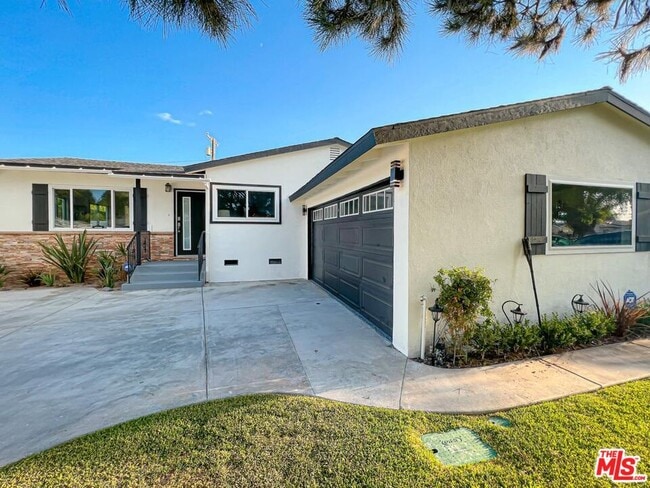 Building Photo - 591 Knowell Pl