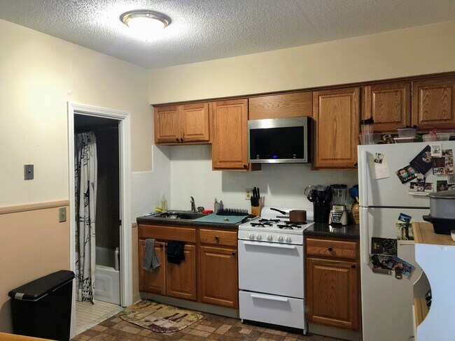 Building Photo - 34 Cedar St