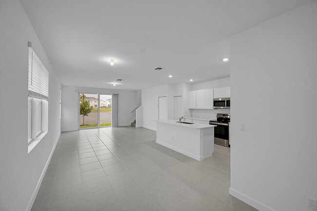 Building Photo - 520 Rivergrass St