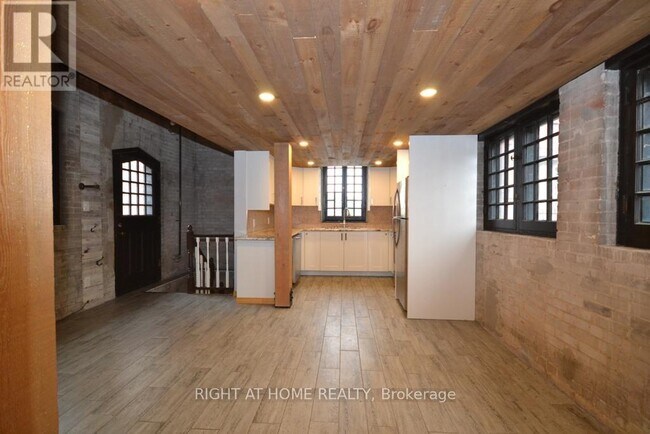 Building Photo - 17 Marlborough Ave