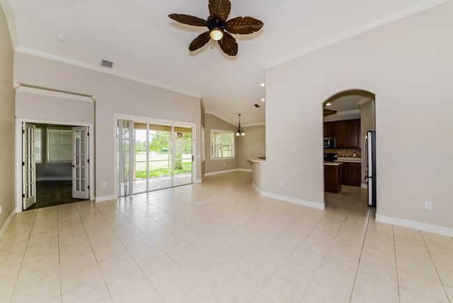 Foto del edificio - 6340 Rookery Cir