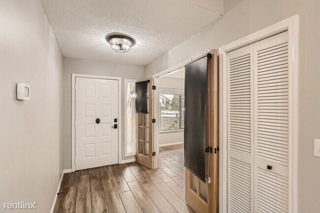 Foto del edificio - 4 br, 3 bath House - 2799 Valencia Lane W