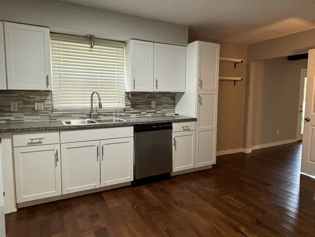 Foto del edificio - 8326 Christiana Ln