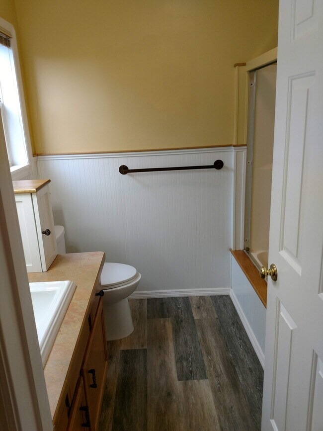 Master bath. - 310 N Sweetgrass Ave