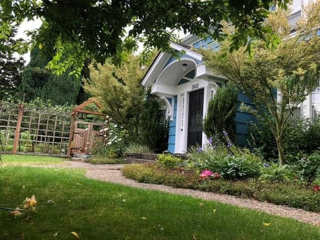 Building Photo - 2412 Columbia St SW