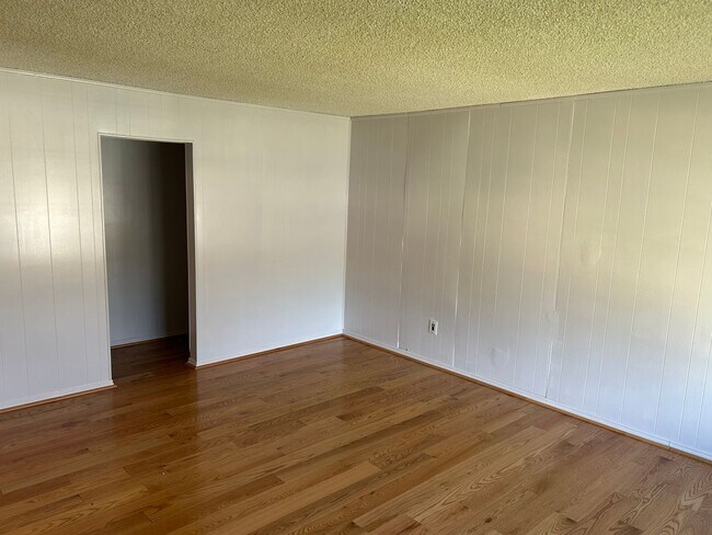 Foto del edificio - Charming Home with Sunroom & Spacious Backyard in Glendora