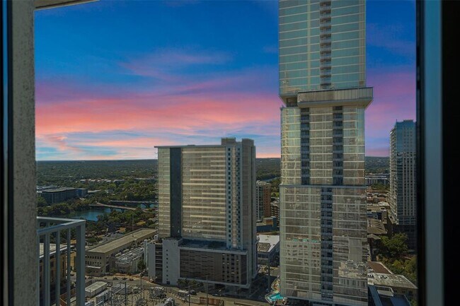 Building Photo - 360 Nueces St