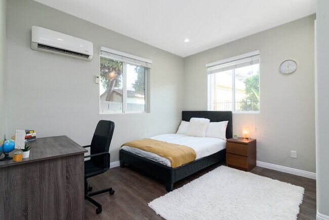 Building Photo - 1164 W 24th St