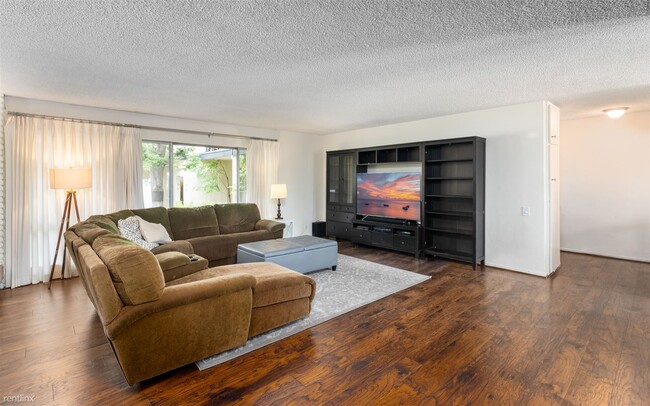 Building Photo - 3 br, 2 bath Condo - 3205 Merrill Drive 17