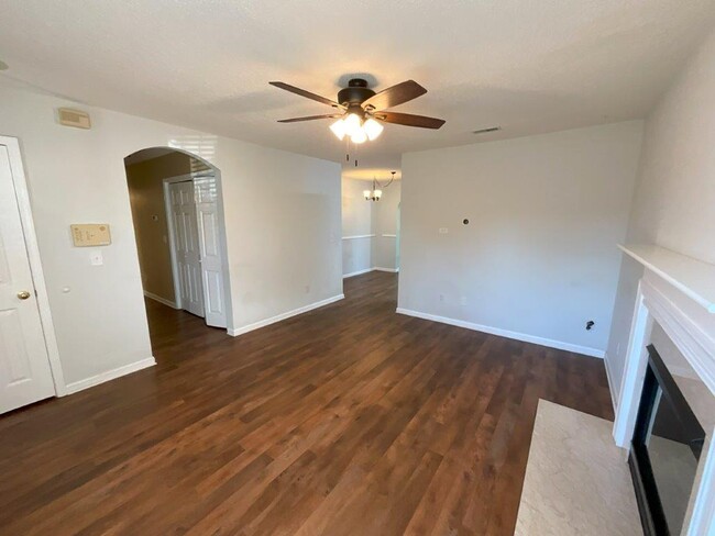 Foto del edificio - Newly Renovated 3BR/2BA in Lanvale Trace