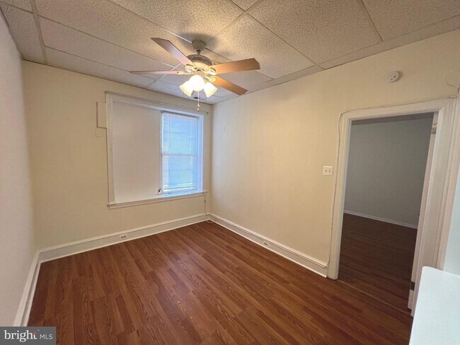 Foto del edificio - 7979 Oxford Ave