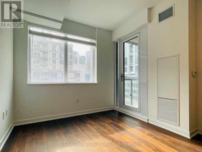 Building Photo - 115 Blue Jays Way