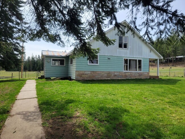 Foto del edificio - 5 Bedroom Home in Usk, WA for $1,600 a month