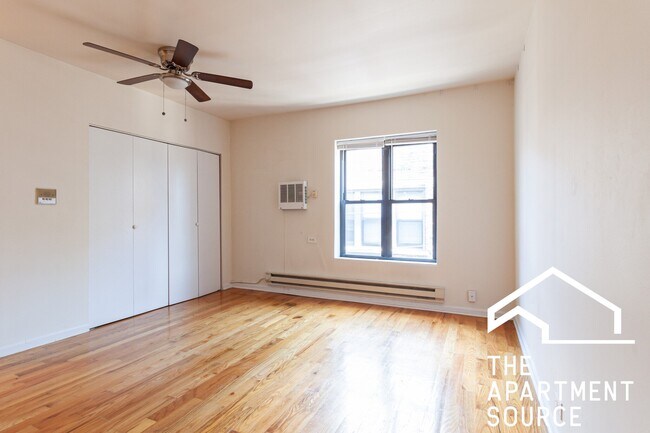 Photo - 817 W Cornelia Ave (Chicago, IL) Apartment