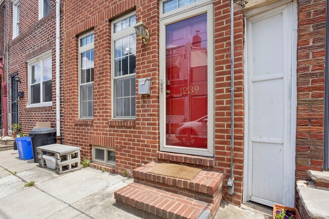 Building Photo - 1239 S Warnock St