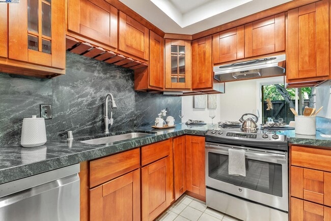 Building Photo - 544 La Copita Ct