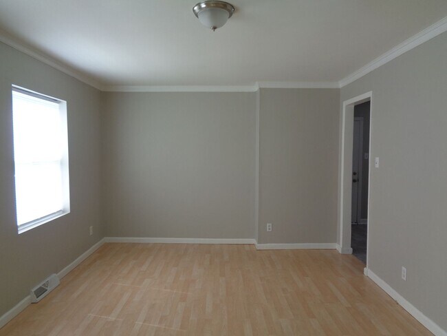 Foto del edificio - 4800 Crestmont Dr