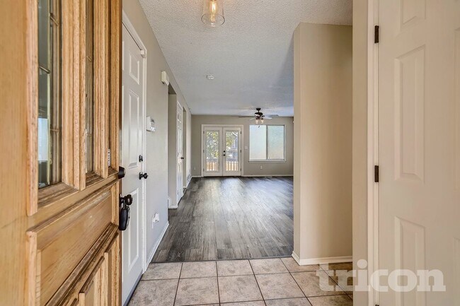 Foto del edificio - 12155 Monaco Dr