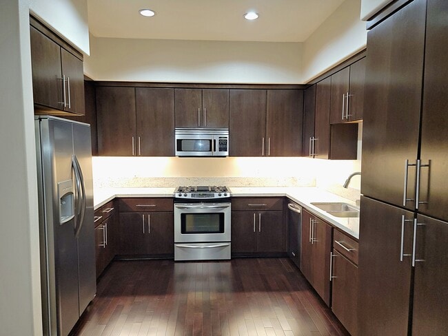 Kitchen - 10878 Bloomfield St