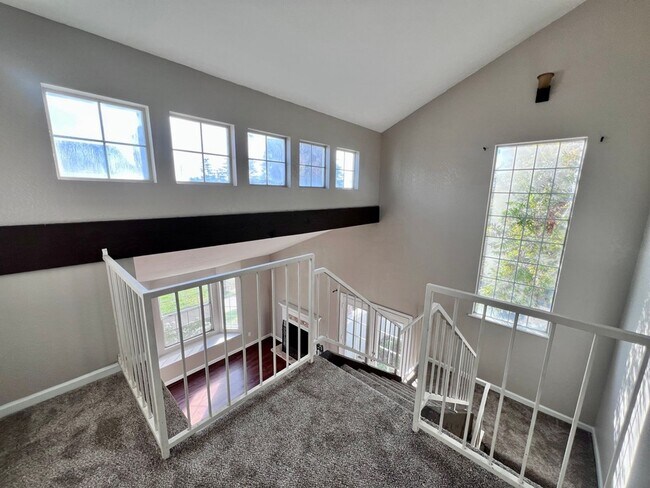 Foto del edificio - $2,295 Villa & Barstow, 3 Bedroom Condo - ...