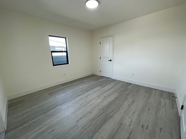 Building Photo - 1846 Klauber Ave