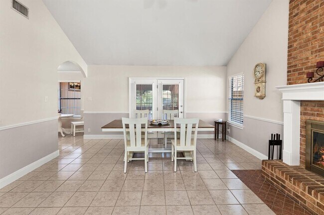 Building Photo - 3502 Santa Monica Dr