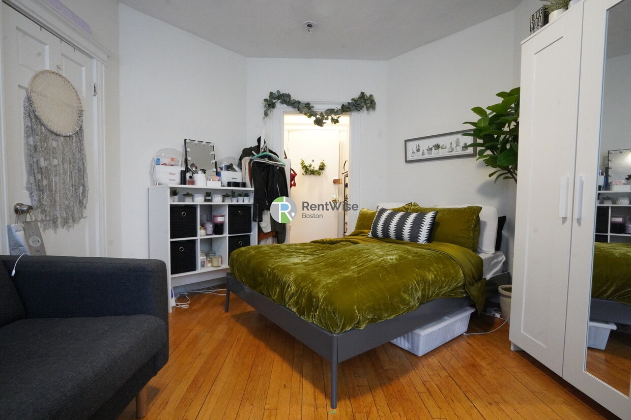 Photo - JUNE 2026-Gorgeous Allston Studio, H/Hw inc. Fitness Rm! NO FEE!