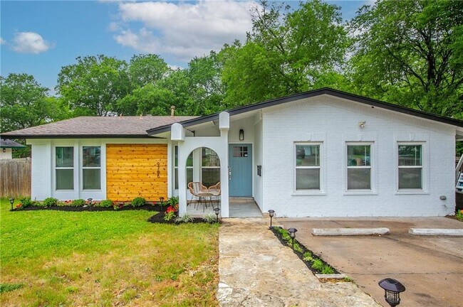 Foto del edificio - 9706 Cottle Dr