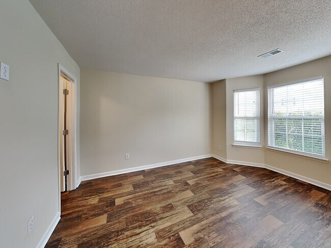 Foto del edificio - 6095 Trotters Cir