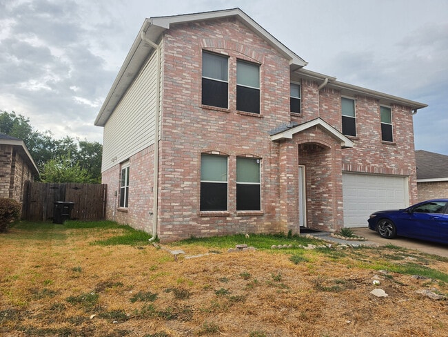 Building Photo - Room in Single Family Home on Hunters Creek Dr